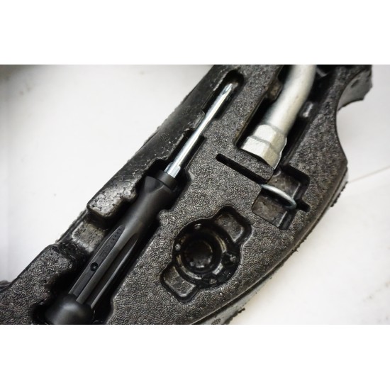 2013-2018 AUDI S7 Wheel Well Road Side Tool Kit 4G0012109C