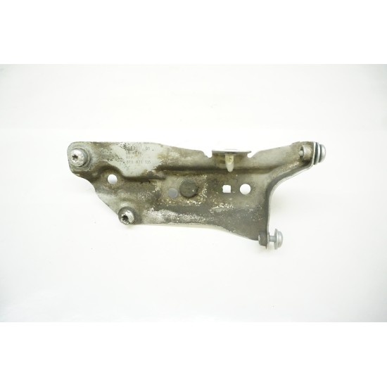 8P AUDI A3 Driver Fender Support Bracket Right Front 8P0821135