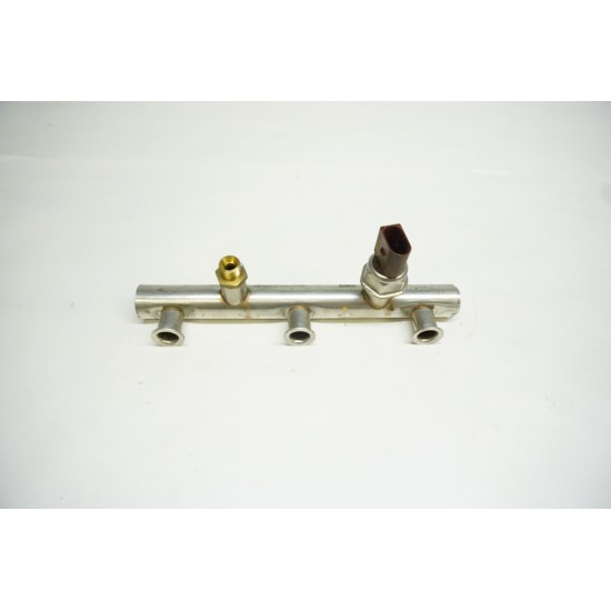 2012-2015 AUDI A6 A7 CTU Engine Fuel Injector Rail 06E130089D