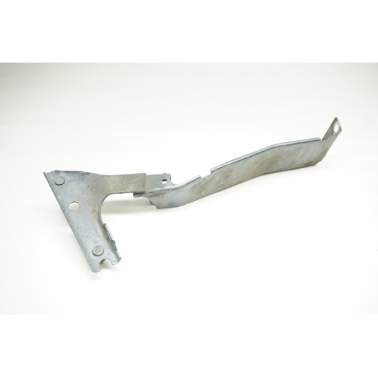 AUDI RS5 2013-2015 PASSENGER Fender Support Bracket 8T0-821-136-D