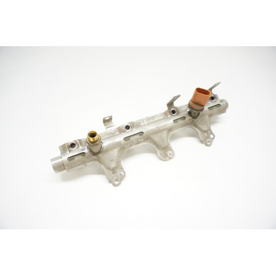 2012-2015 AUDI A6 CAEB Fuel Rail 06J133317AB
