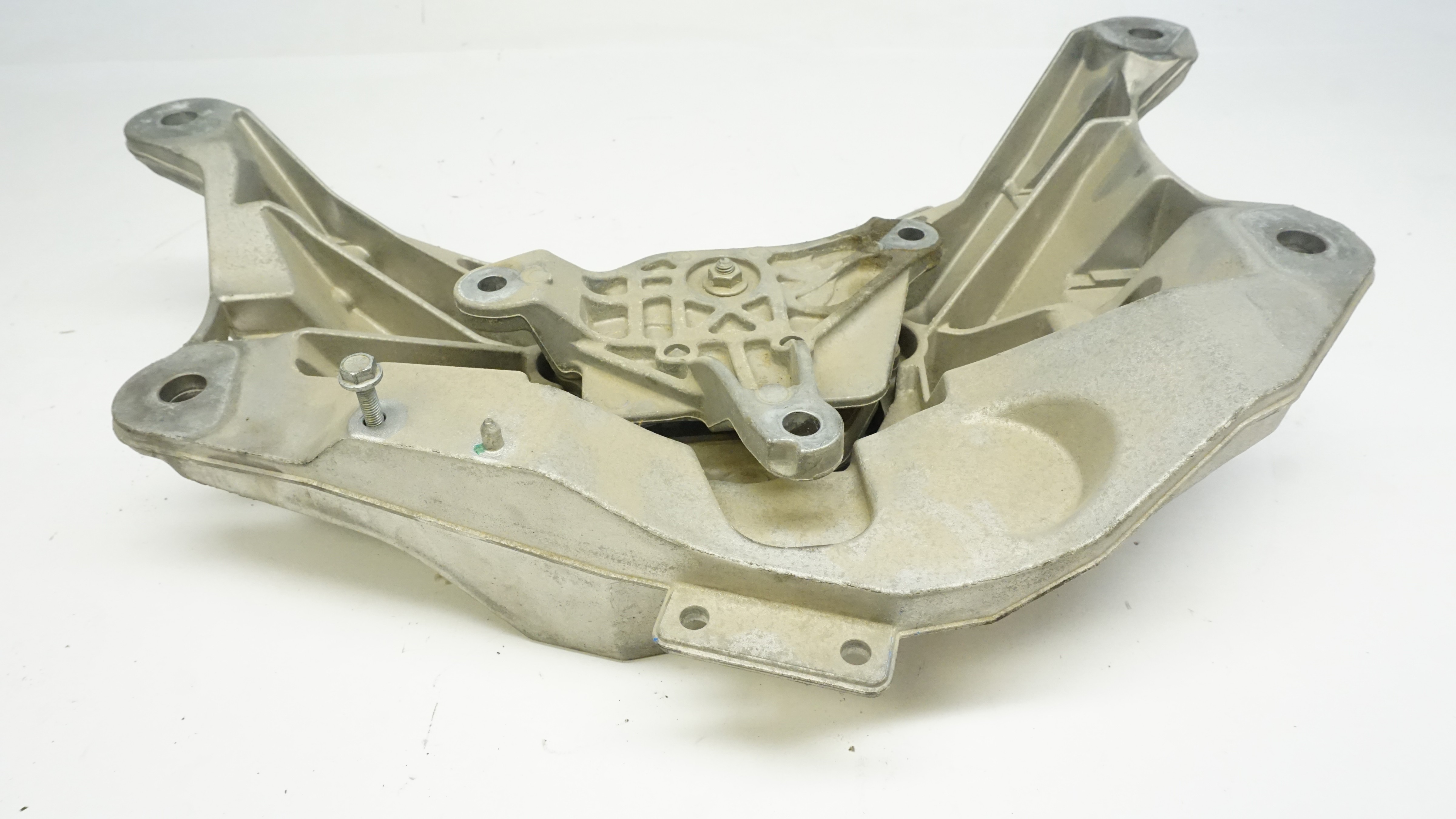 2011 2012 Audi A8 4.2L V8 Transmission Mount Bracket Cross Brace