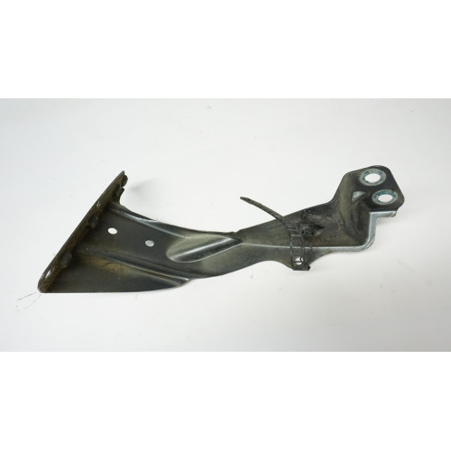 2006-2008 AUDI S4 Driver Fender Lower Front Bracket 8E0821135A