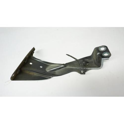2006-2008 AUDI S4 Driver Fender Lower Front Bracket 8E0821135A