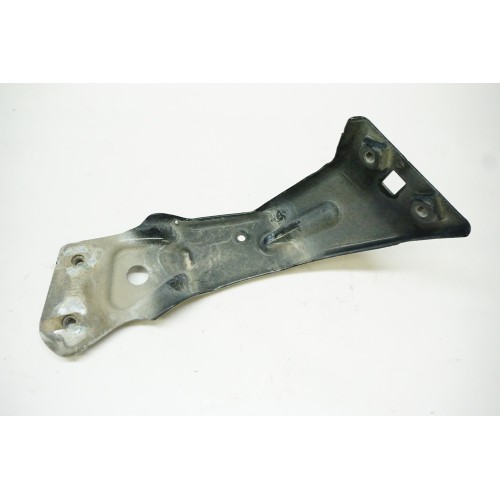 2011-2018 VOLKSWAGEN JETTA - Passenger Fender Support Bracket 5C6821138