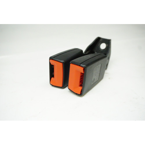 VOLKSWAGEN BEETLE - REAR SEAT Center Belt Buckle Receiver 5C5857739C 12-19