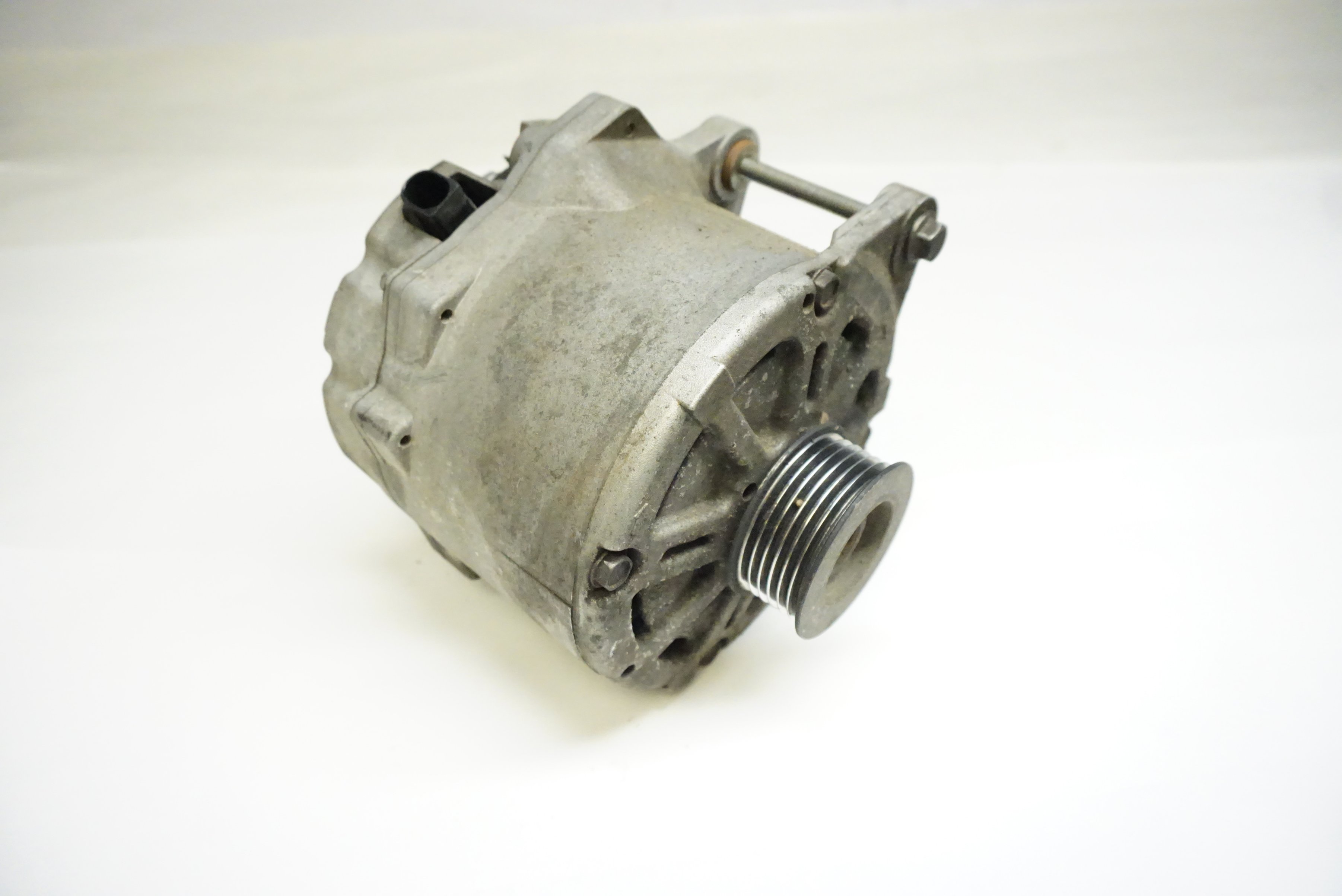 2011 2012 AUDI Q7 3.0L Gas Engine Battery Alternator Generator 06E903015