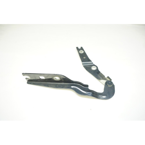 2017-2019 Volkswagen Alltrack Passenger Side Hood Hinge 5GM823302A