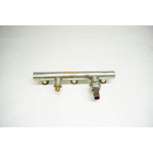 2012-2015 AUDI A6 A7 CTU Engine Fuel Injector Rail 06E130089D