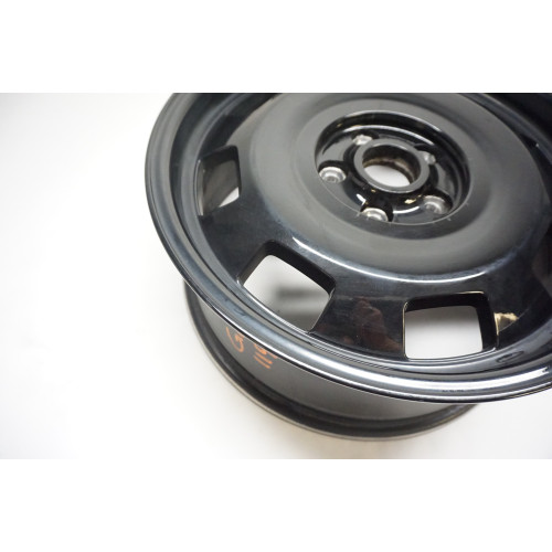 2018 2019 Volkswagen Beetle - Black 17