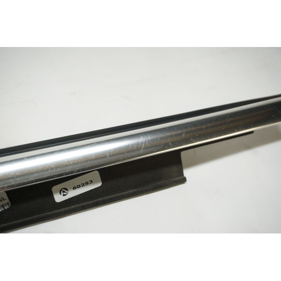 2009-2017 Audi Q5 - Front Driver Door Window Trim 8R0853283F