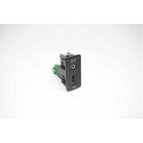 2017-2019 Volkswagen Alltrack Aux / USB Interface Plug 5Q0 035 726 E