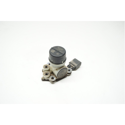 2015 Volkswagen Passat TDI DEF Fluid Tank Pump OEM 5Q0131971B