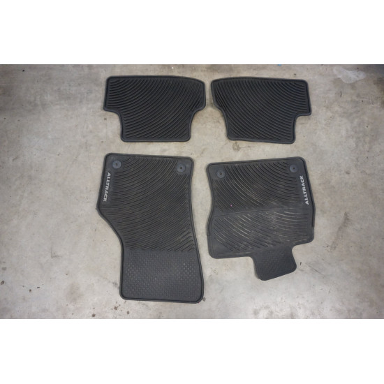 2017-2019 Volkswagen Alltrack Floor Mat Set  5G1061502