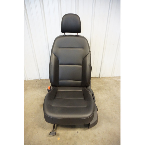 2017-2019 Volkswagen Alltrack Driver Seat 5GM881405AM 5GM881805AQ