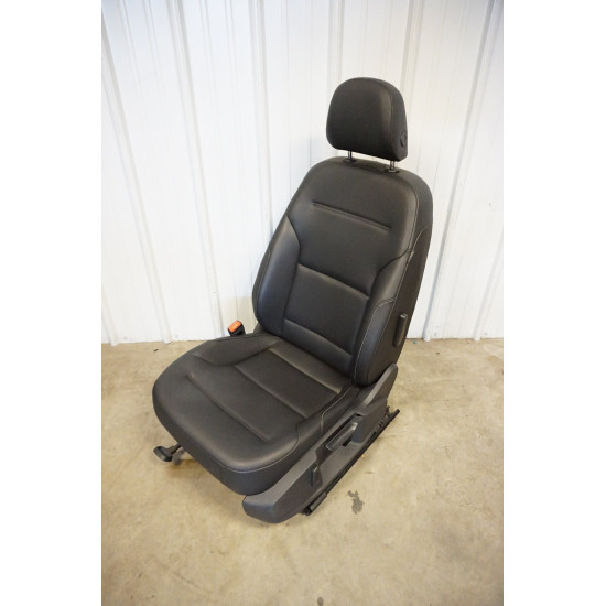 2017-2019 Volkswagen Alltrack Driver Seat 5GM881405AM 5GM881805AQ