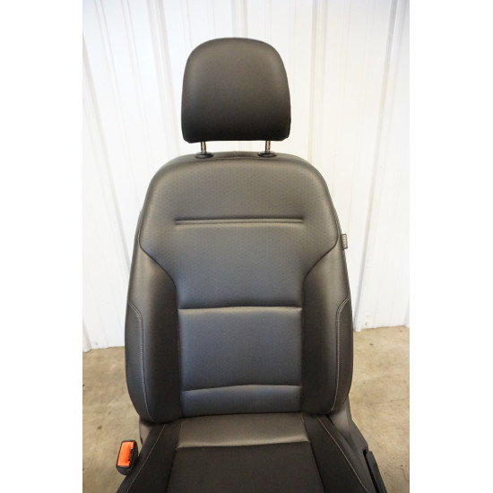 2017-2019 Volkswagen Alltrack Driver Seat 5GM881405AM 5GM881805AQ