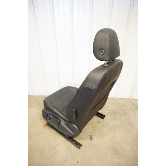 2017-2019 Volkswagen Alltrack Driver Seat 5GM881405AM 5GM881805AQ