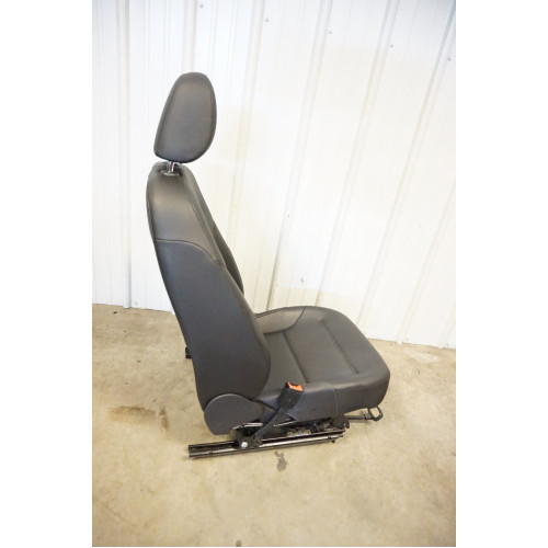 2017-2019 Volkswagen Alltrack Driver Seat 5GM881405AM 5GM881805AQ