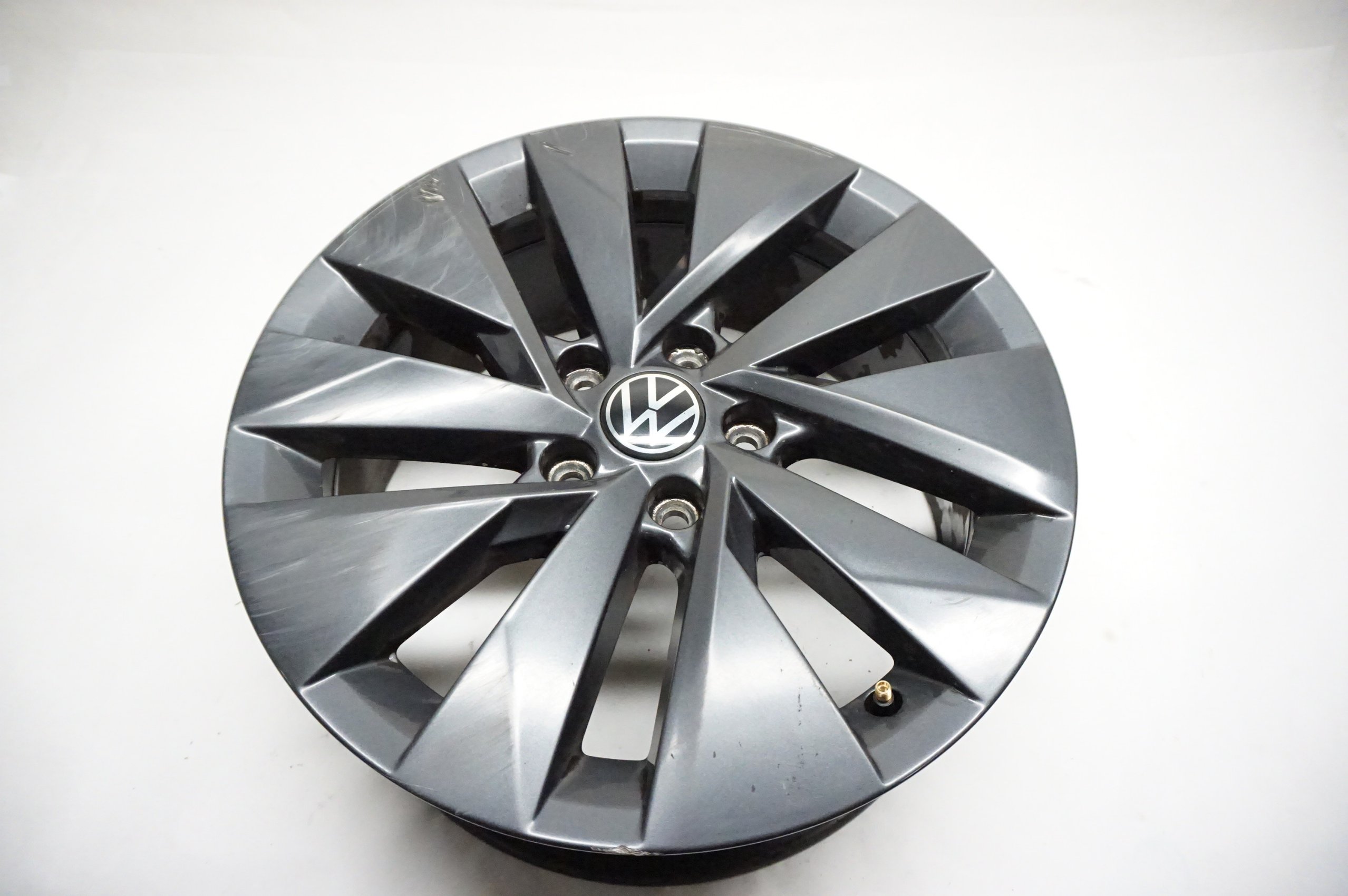 2022-2024 Volkswagen Taos Factory Alloy Wheel 2GJ601025