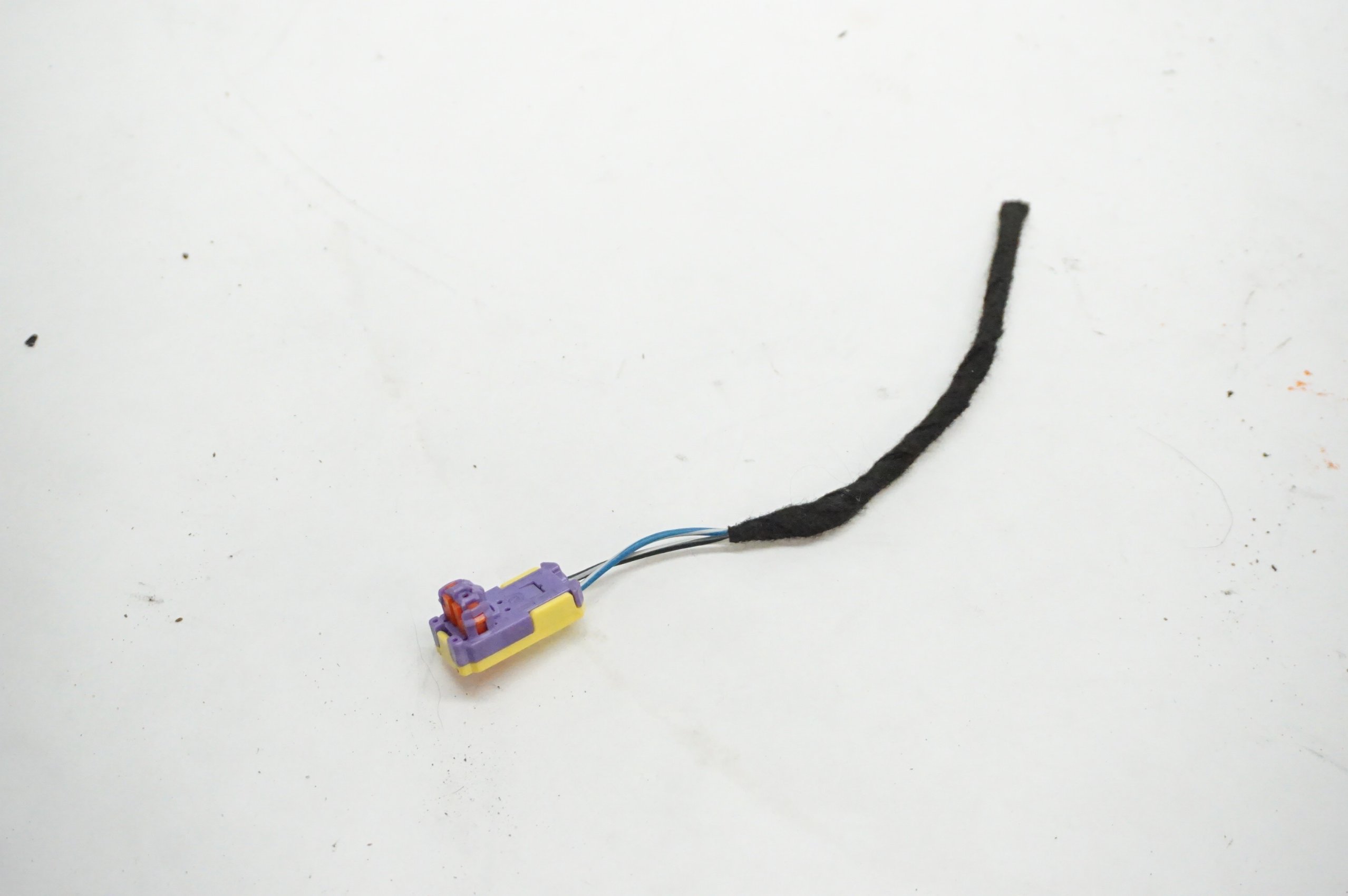  AUDI Volkswagen Pig Tail Plug Seat Belt Connector 8T0972571B