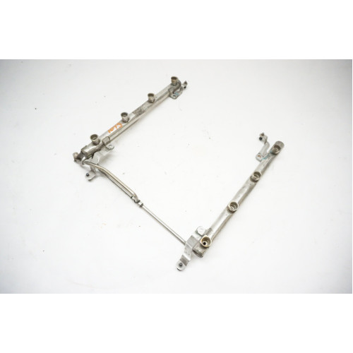 2004-2008 Audi S4 - 4.2L V8 Fuel Injector Rail 079133681J